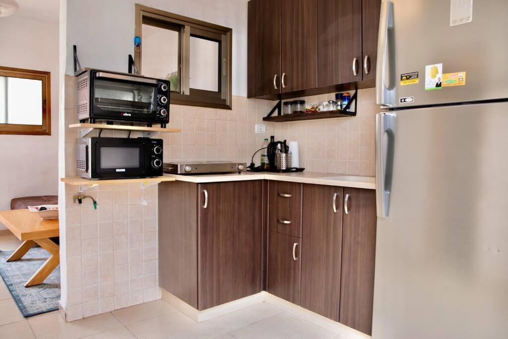 Homey Apartment Near The Beach Хадера Экстерьер фото