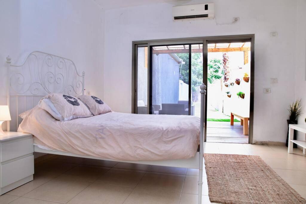 Homey Apartment Near The Beach Хадера Экстерьер фото