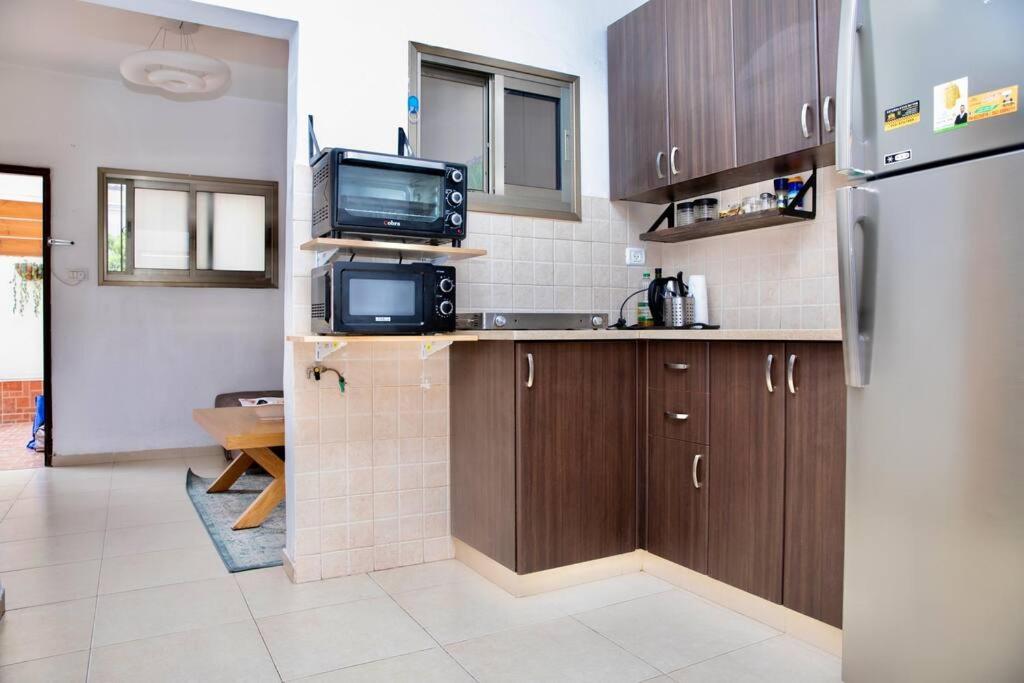 Homey Apartment Near The Beach Хадера Экстерьер фото