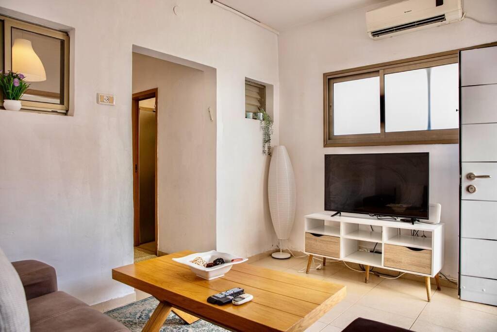 Homey Apartment Near The Beach Хадера Экстерьер фото