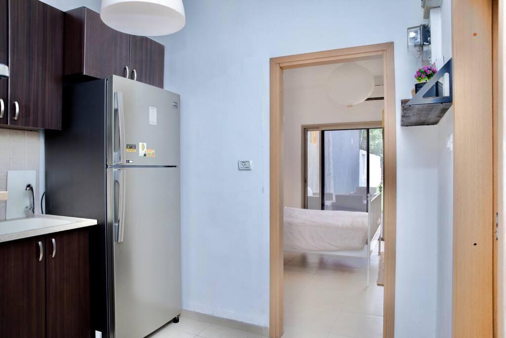 Homey Apartment Near The Beach Хадера Экстерьер фото